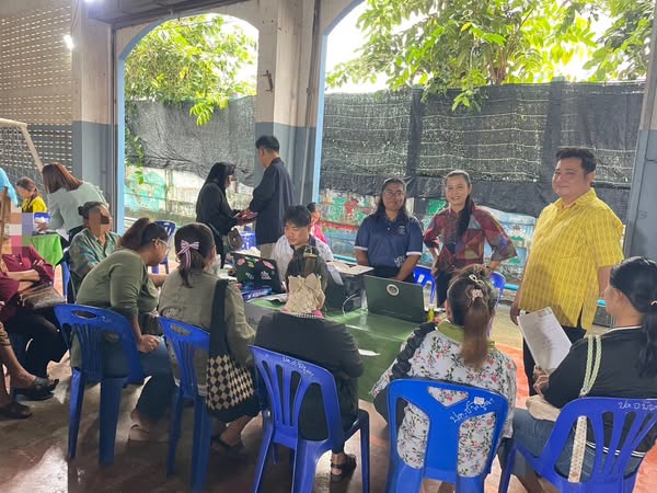 พช.สิรินธร เข้าร่วมกิจกรรมไกล่เกลี่ยเคลื่อนที่ แก้หนี้กองทุนพัฒนาบทบาทสตรี  อำเภอพิบูลมังสาหาร  จังหวัดอุบลราชธานี